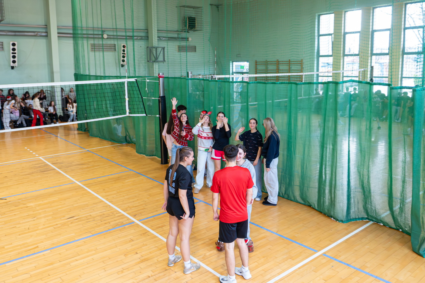 Zdjęcie Mikołajkowy Turniej Piłki Siatkowej 05.12.2025-31bcc7b001-a60b-49d0-a07e-fd9b1253fa1f.jpg w galerii VI Mikołajkowy Turniej Piłki Siatkowej Trójek